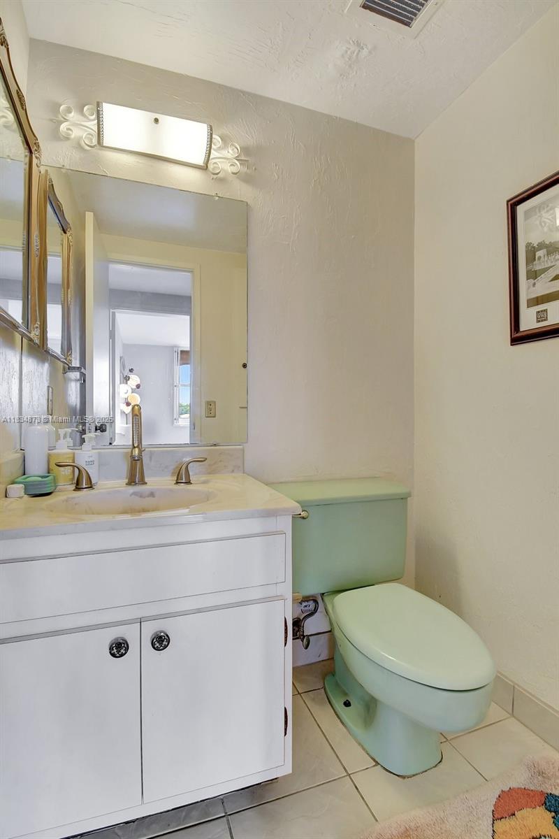 See details 306 1 / 2 844 sq. ft. $ 2025-07-21 0 Photo