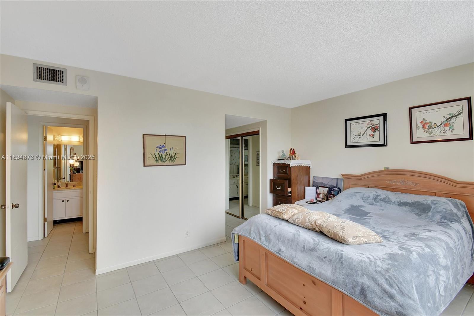 See details 306 1 / 2 844 sq. ft. $ 2025-07-21 0 Photo