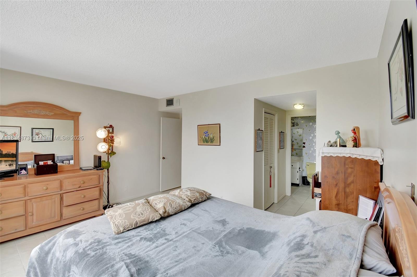 See details 306 1 / 2 844 sq. ft. $ 2025-07-21 0 Photo