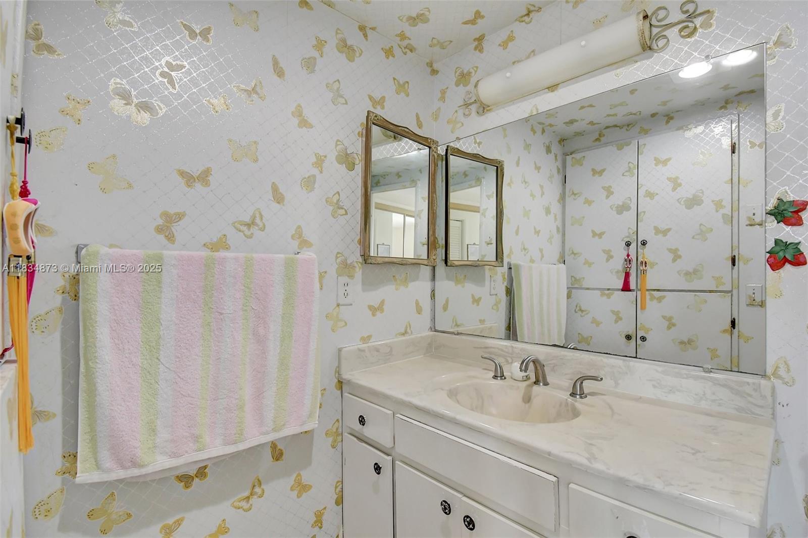 See details 306 1 / 2 844 sq. ft. $ 2025-07-21 0 Photo