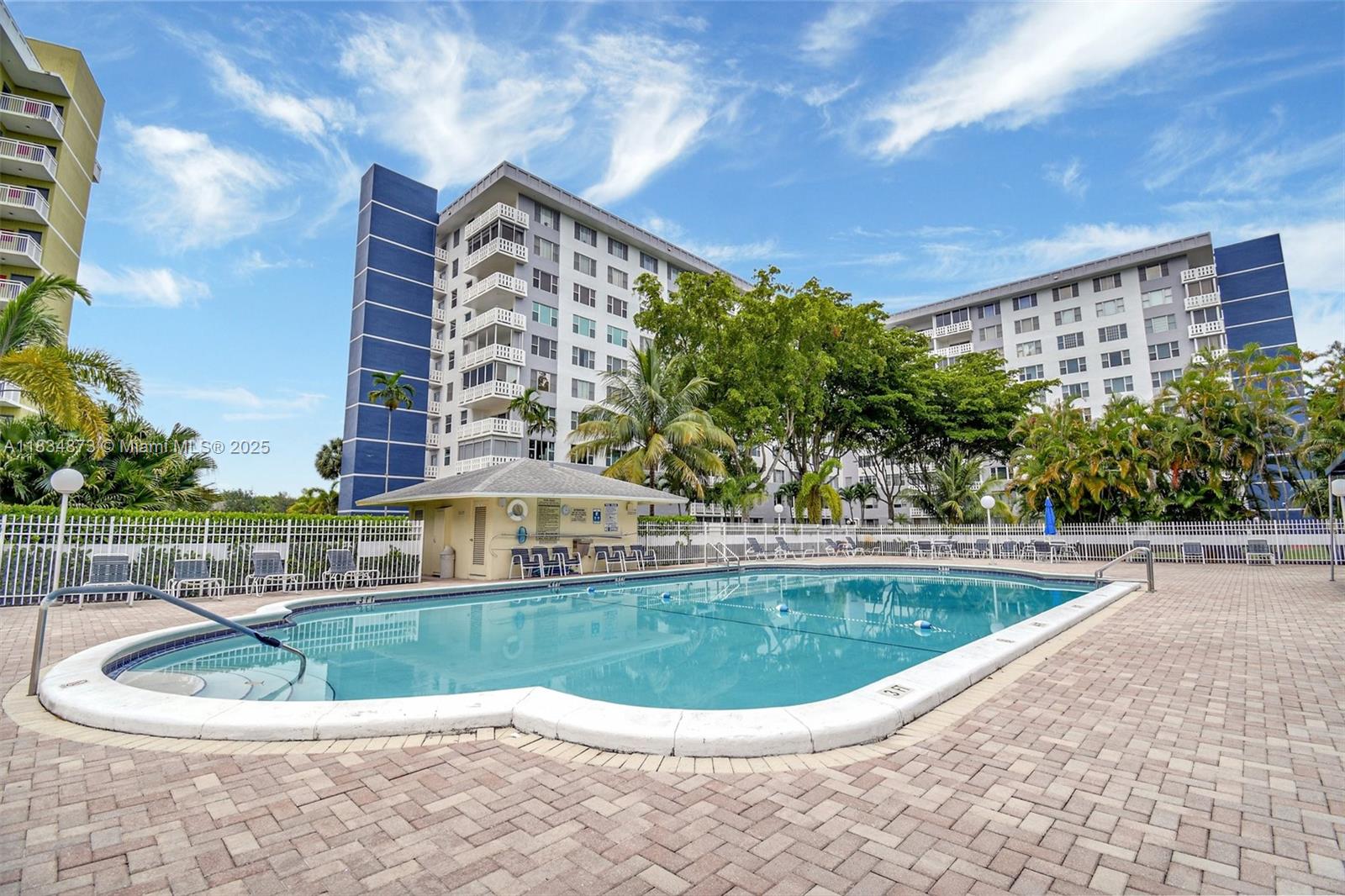 See details 306 1 / 2 844 sq. ft. $ 2025-07-21 0 Photo