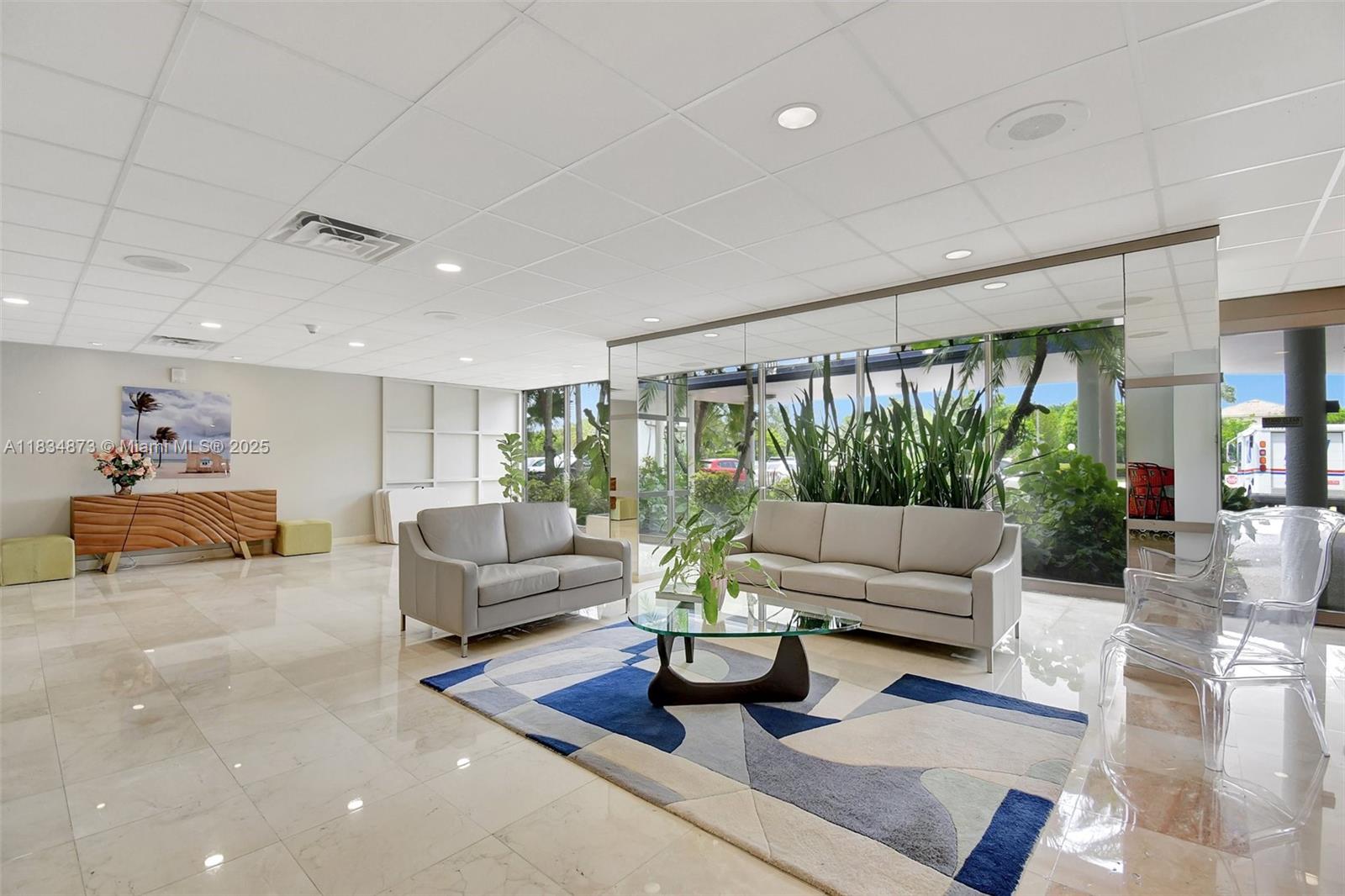 See details 306 1 / 2 844 sq. ft. $ 2025-07-21 0 Photo