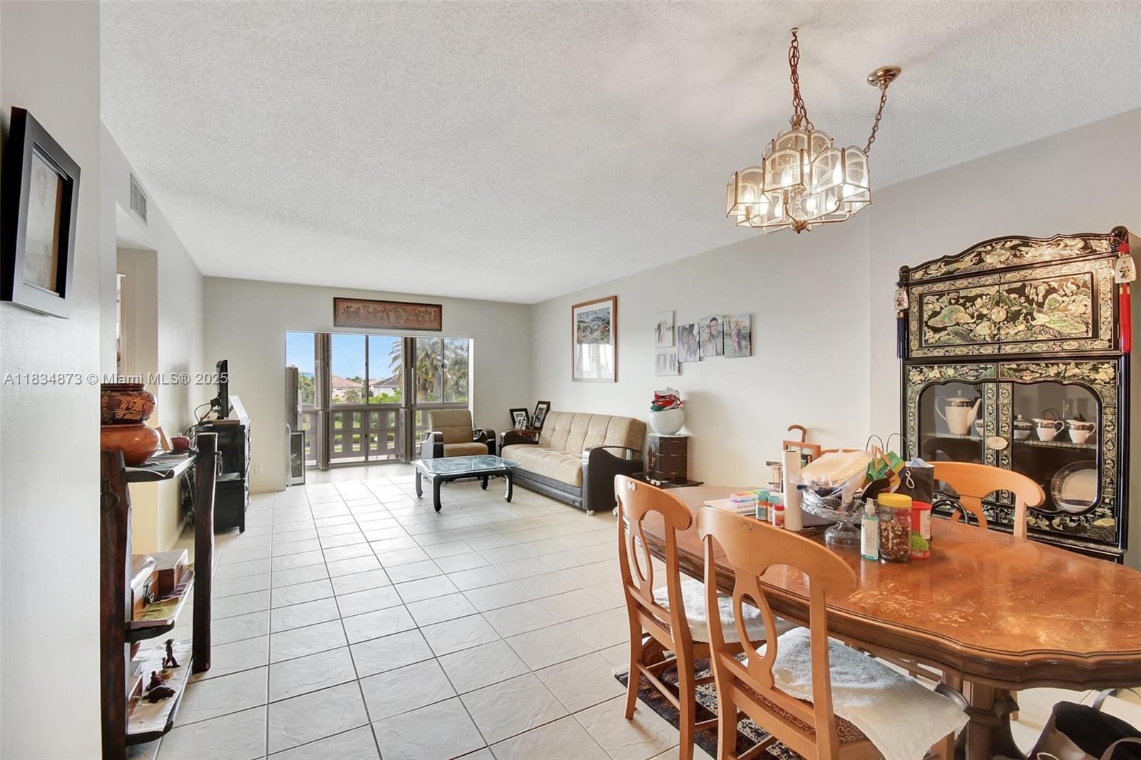 See details 306 1 / 2 844 sq. ft. $ 2025-07-21 0 Photo