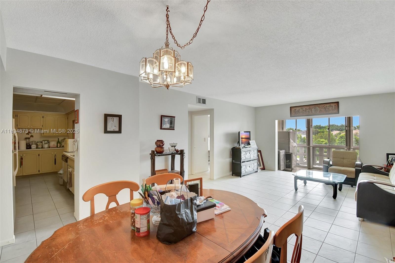 See details 306 1 / 2 844 sq. ft. $ 2025-07-21 0 Photo