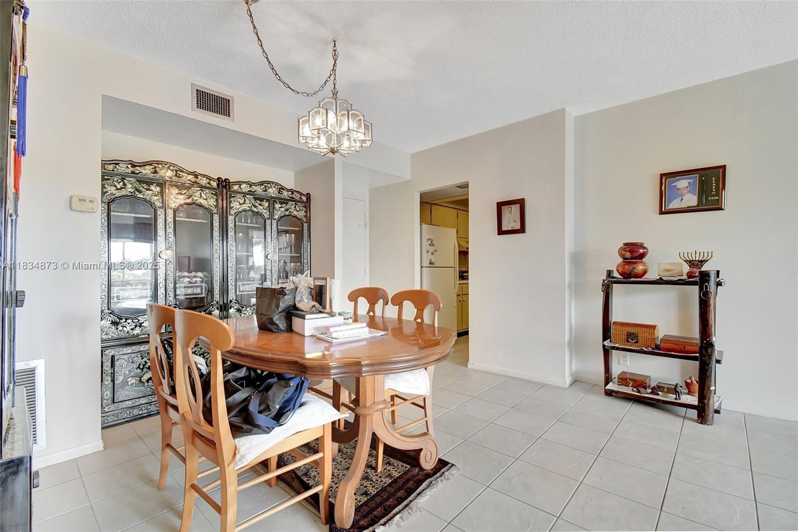 See details 306 1 / 2 844 sq. ft. $ 2025-07-21 0 Photo