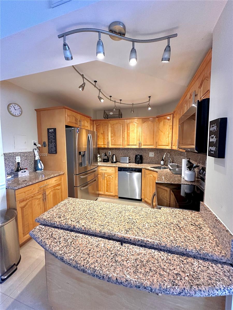 610 2 / 2 1220 sq. ft. $ 2025-07-06 0 foto