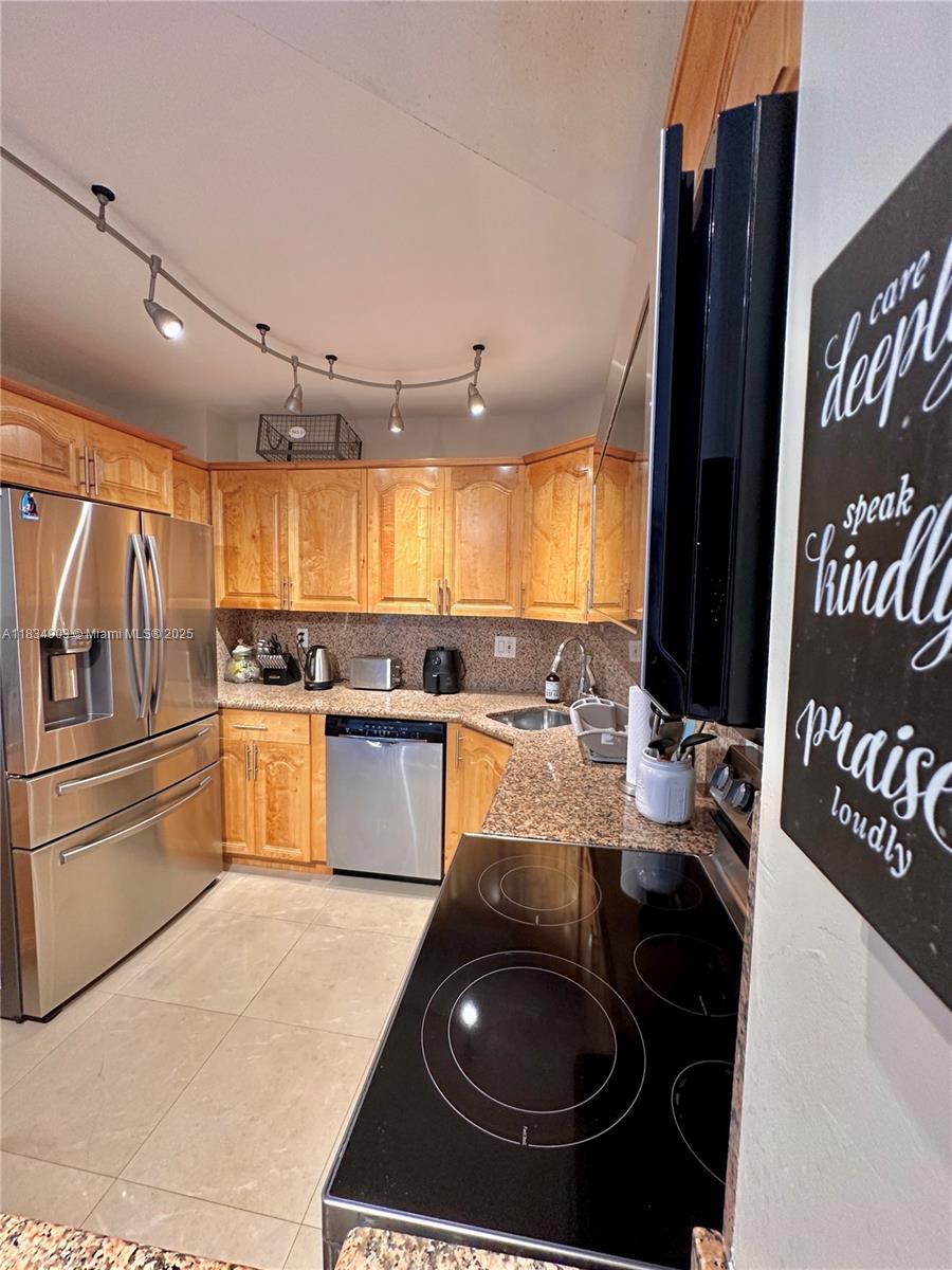 610 2 / 2 1220 sq. ft. $ 2025-07-06 0 foto
