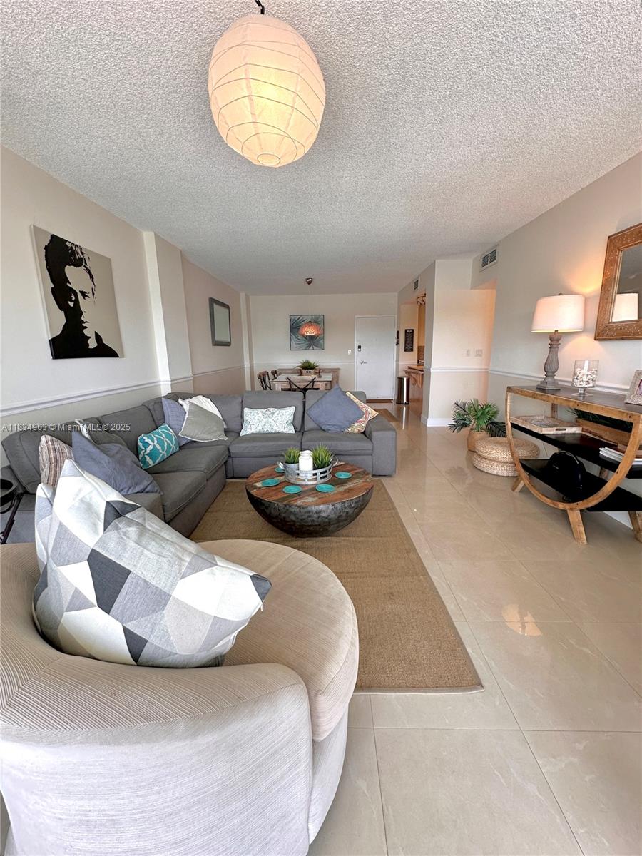 610 2 / 2 1220 sq. ft. $ 2025-07-06 0 foto