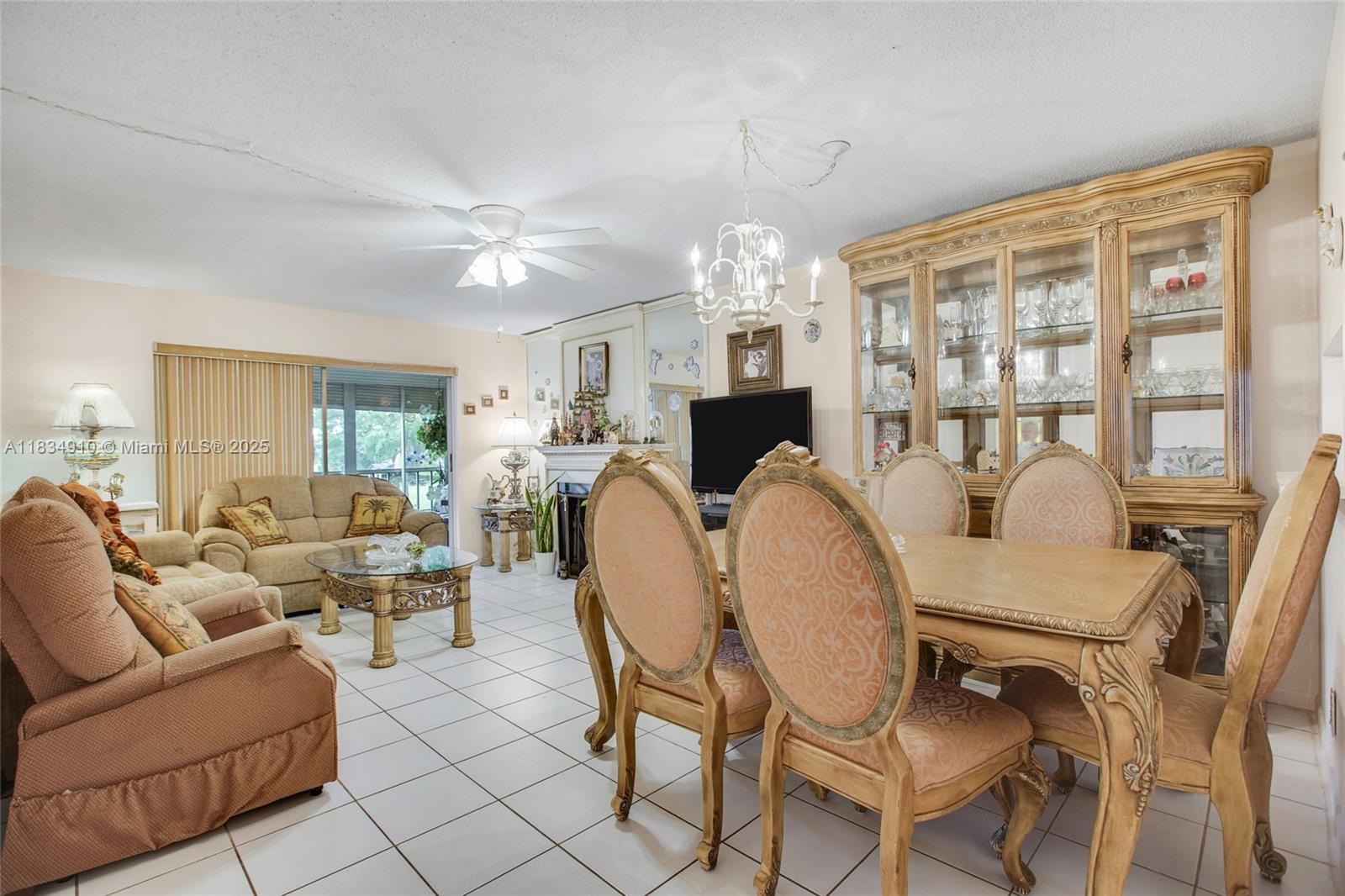 See details 211 1 / 1 700 sq. ft. $ 2025-07-06 0 Photo