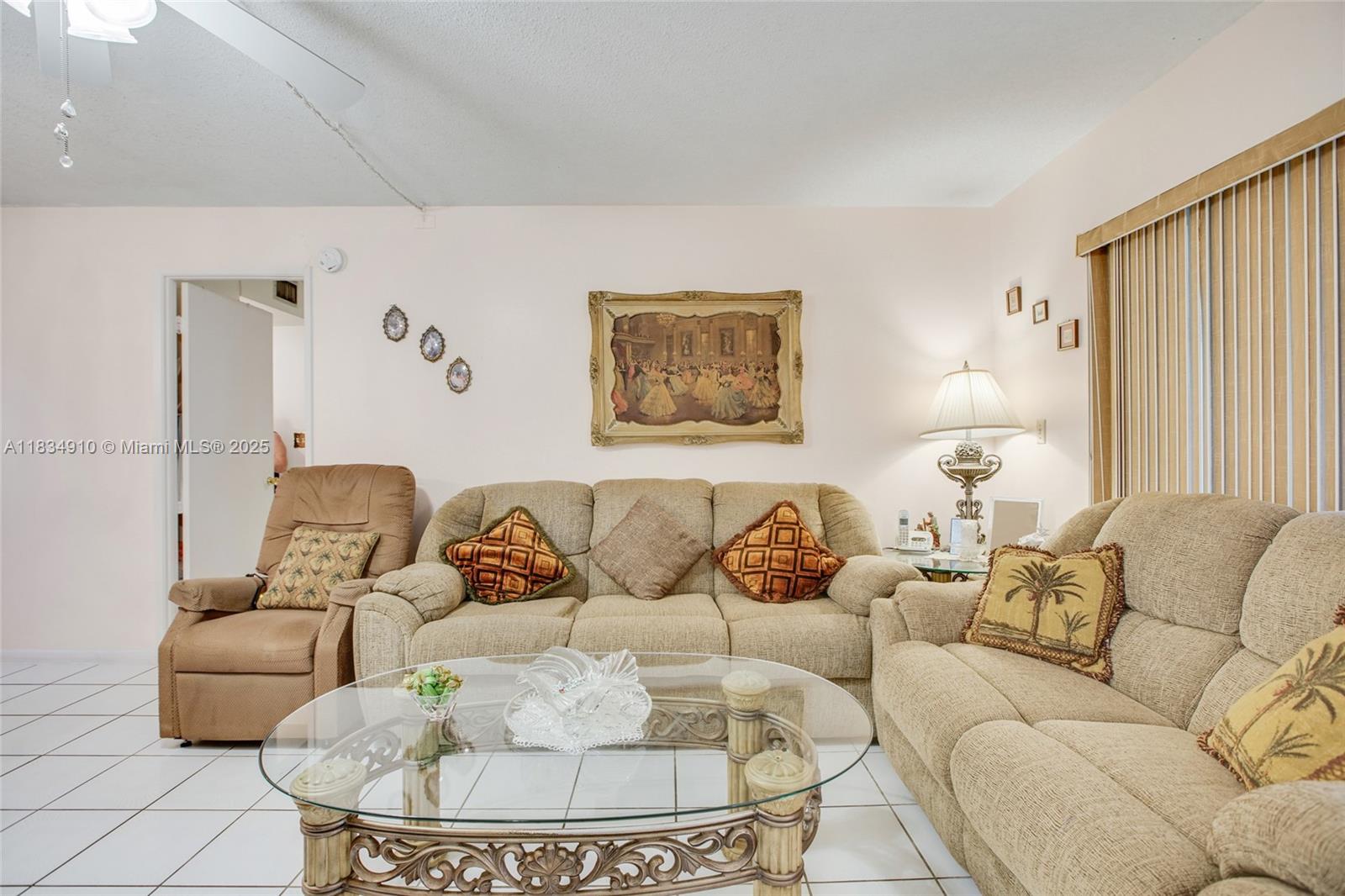 See details 211 1 / 1 700 sq. ft. $ 2025-07-06 0 Photo