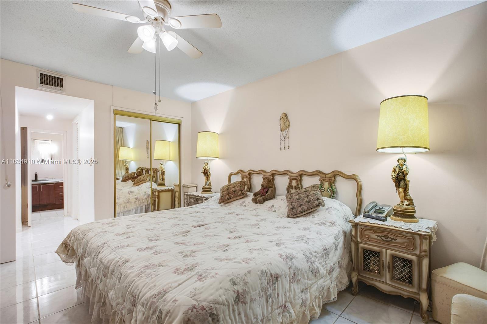 See details 211 1 / 1 700 sq. ft. $ 2025-07-06 0 Photo