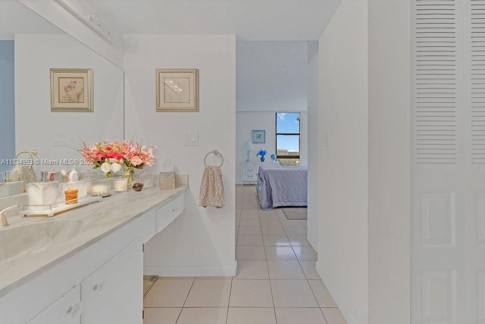 Photo of 20301 Country Club Dr  #1421, Aventura, Florida, 33180 - 