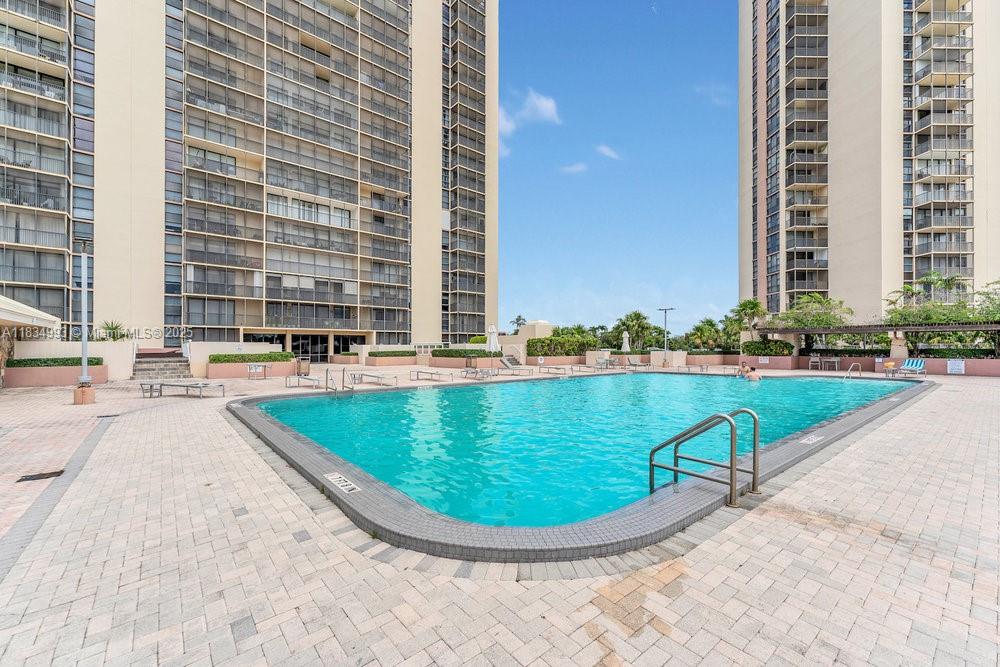 Photo of 20301 Country Club Dr  #1421, Aventura, Florida, 33180 - 