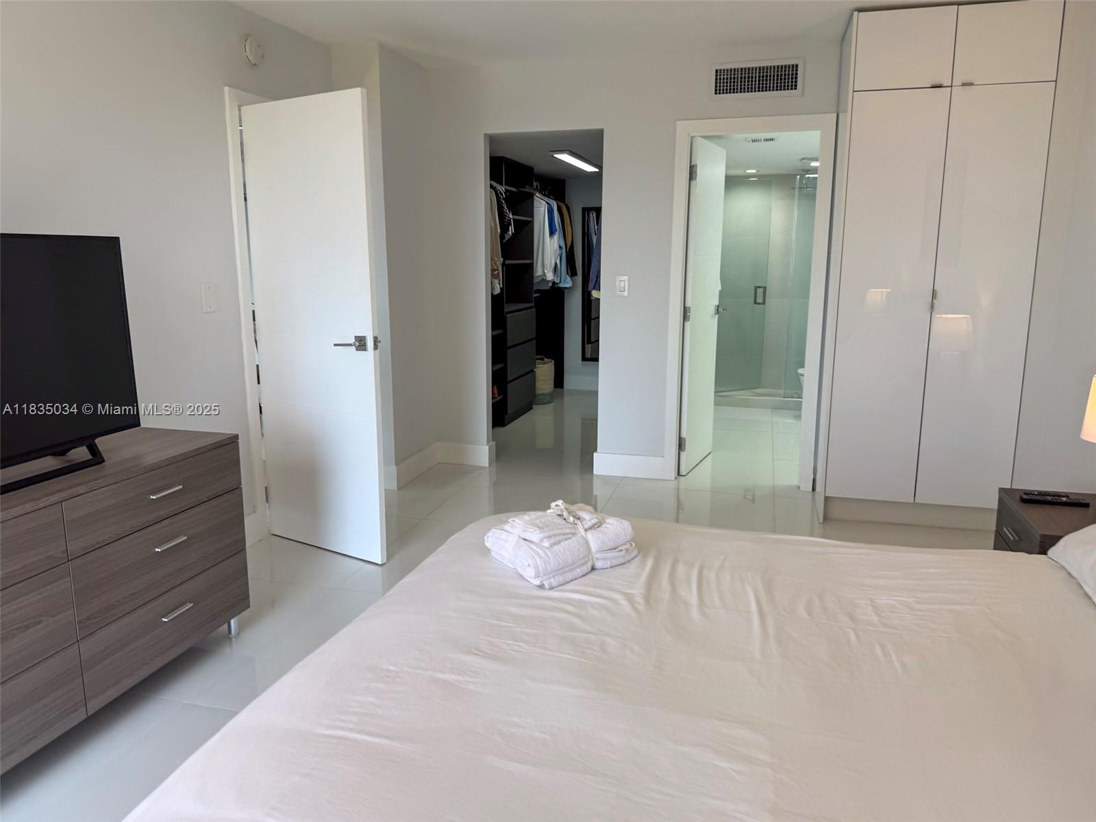 Photo of 20379 Country Club Dr  #1434, Aventura, Florida, 33180 - 