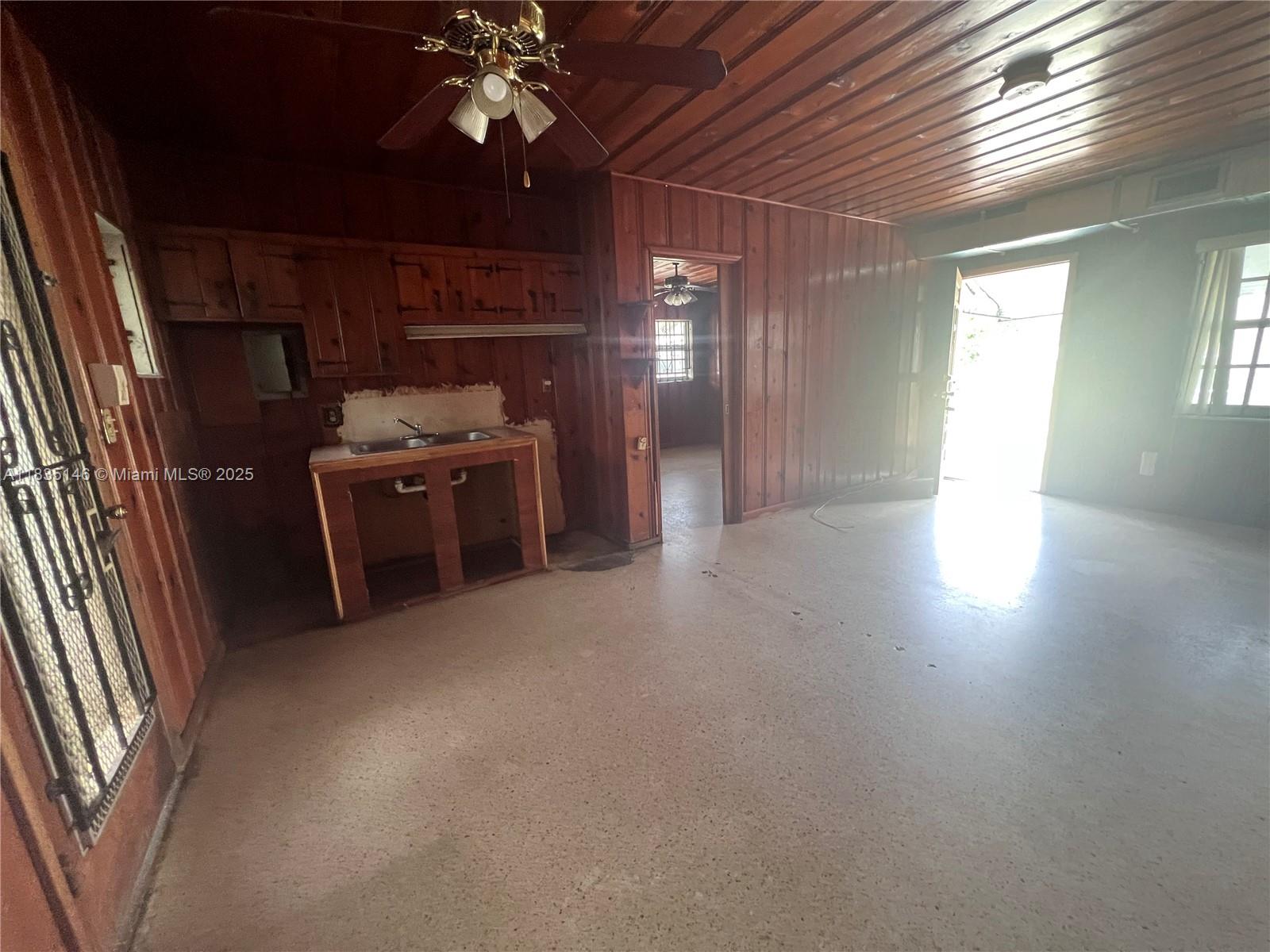 See details / 1100 sq. ft. $ 2025-07-07 0 Photo