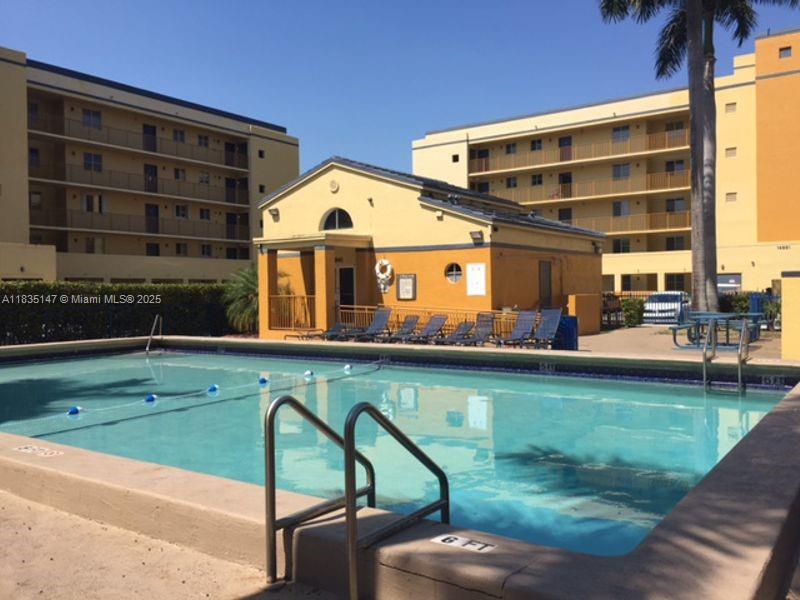 Ver detalles / 960 sq. ft. $ 2025-07-07 0 foto