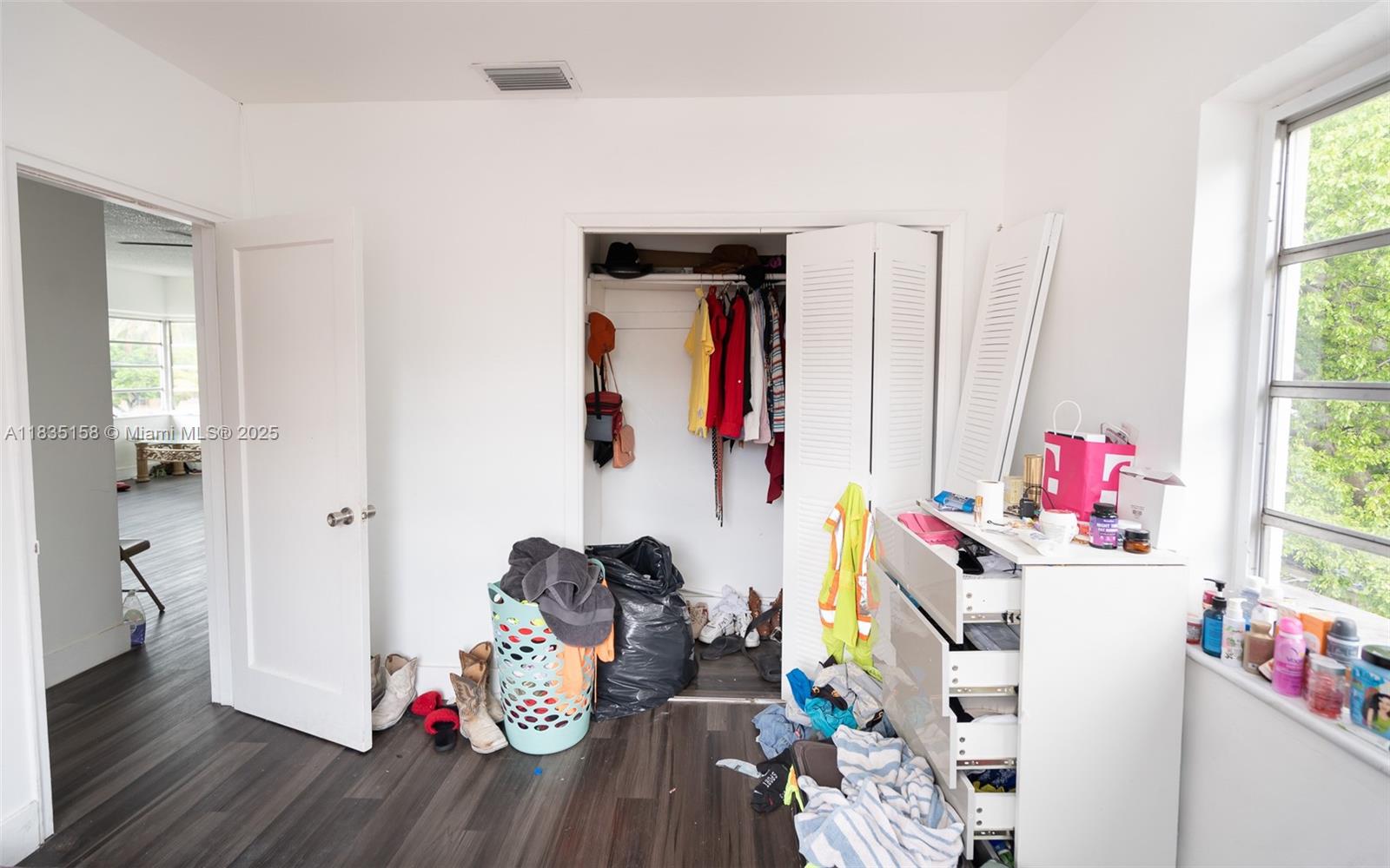 See details / 2220 sq. ft. $ 2025-07-07 0 Photo