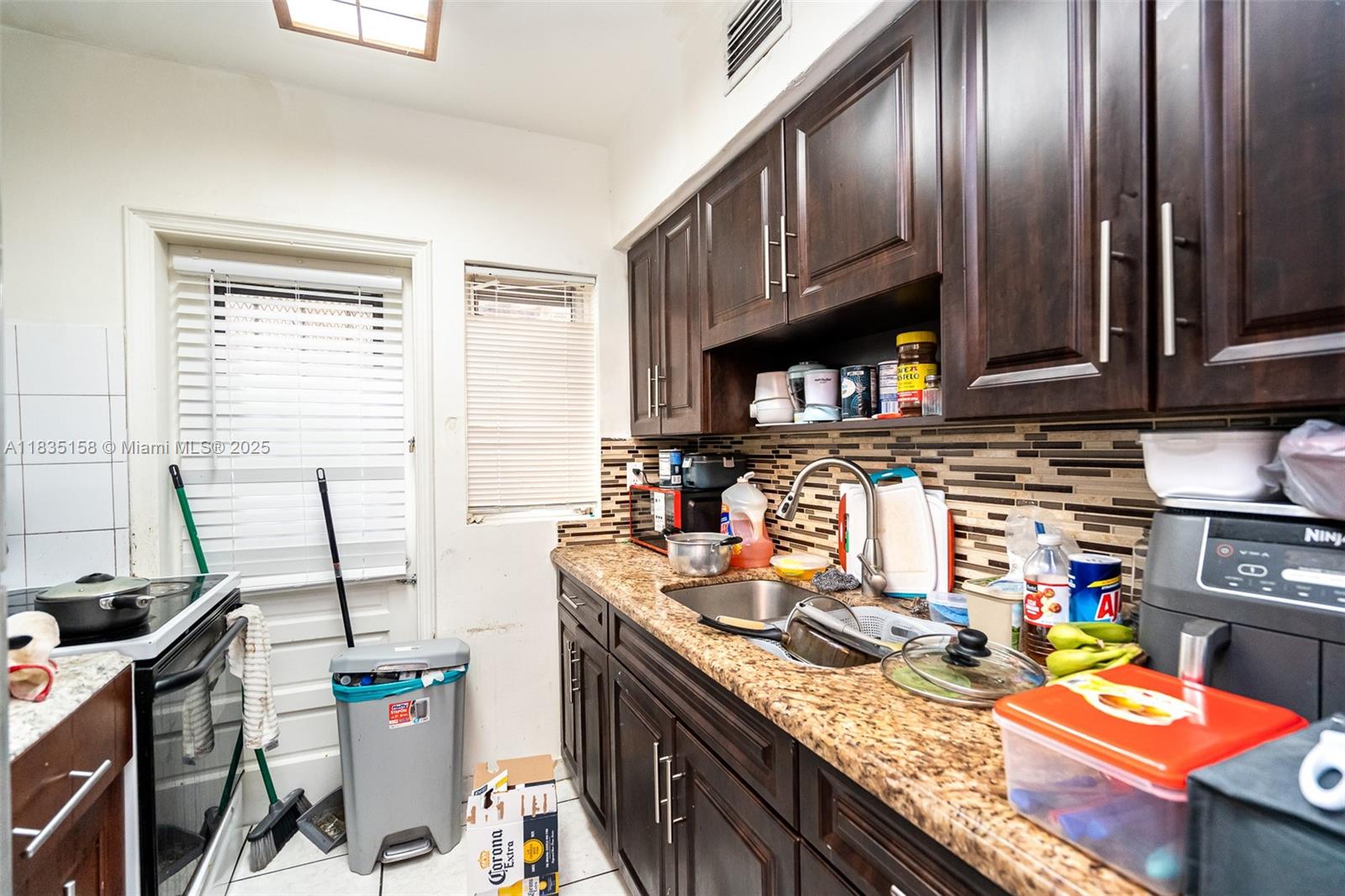 See details / 2220 sq. ft. $ 2025-07-07 0 Photo