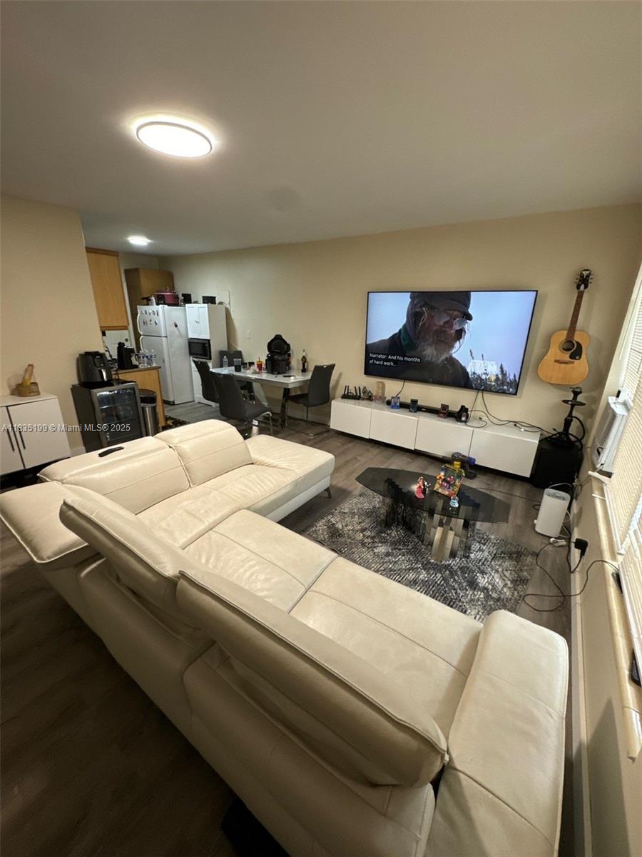 See details / 2700 sq. ft. $ 2025-07-28 0 Photo