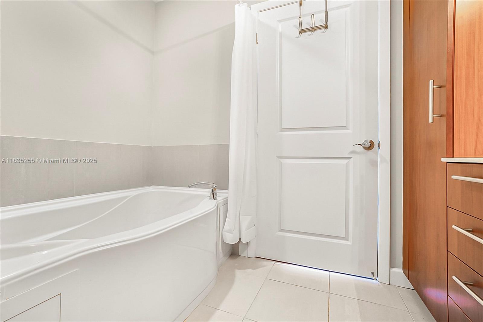 Photo of 1945 Ocean Dr  #901, Hallandale Beach, Florida, 33009 - 
