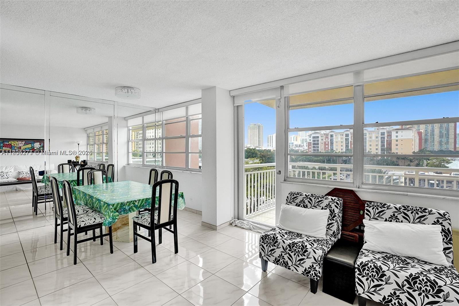 See details 415 1 / 2 943 sq. ft. $ 2025-07-28 0 Photo