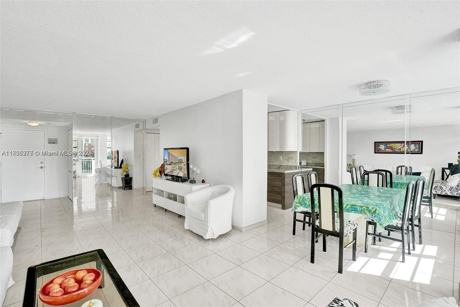 See details 415 1 / 2 943 sq. ft. $ 2025-07-28 0 Photo