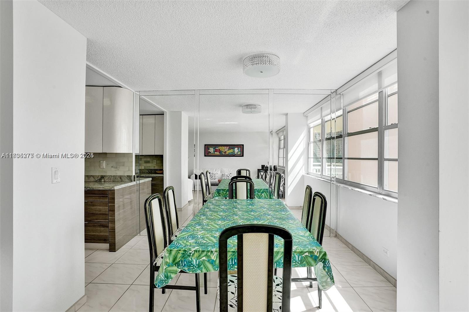 See details 415 1 / 2 943 sq. ft. $ 2025-07-28 0 Photo
