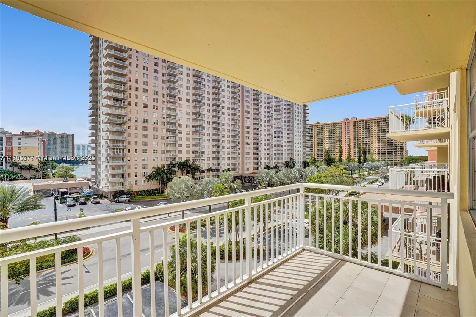 See details 415 1 / 2 943 sq. ft. $ 2025-07-28 0 Photo