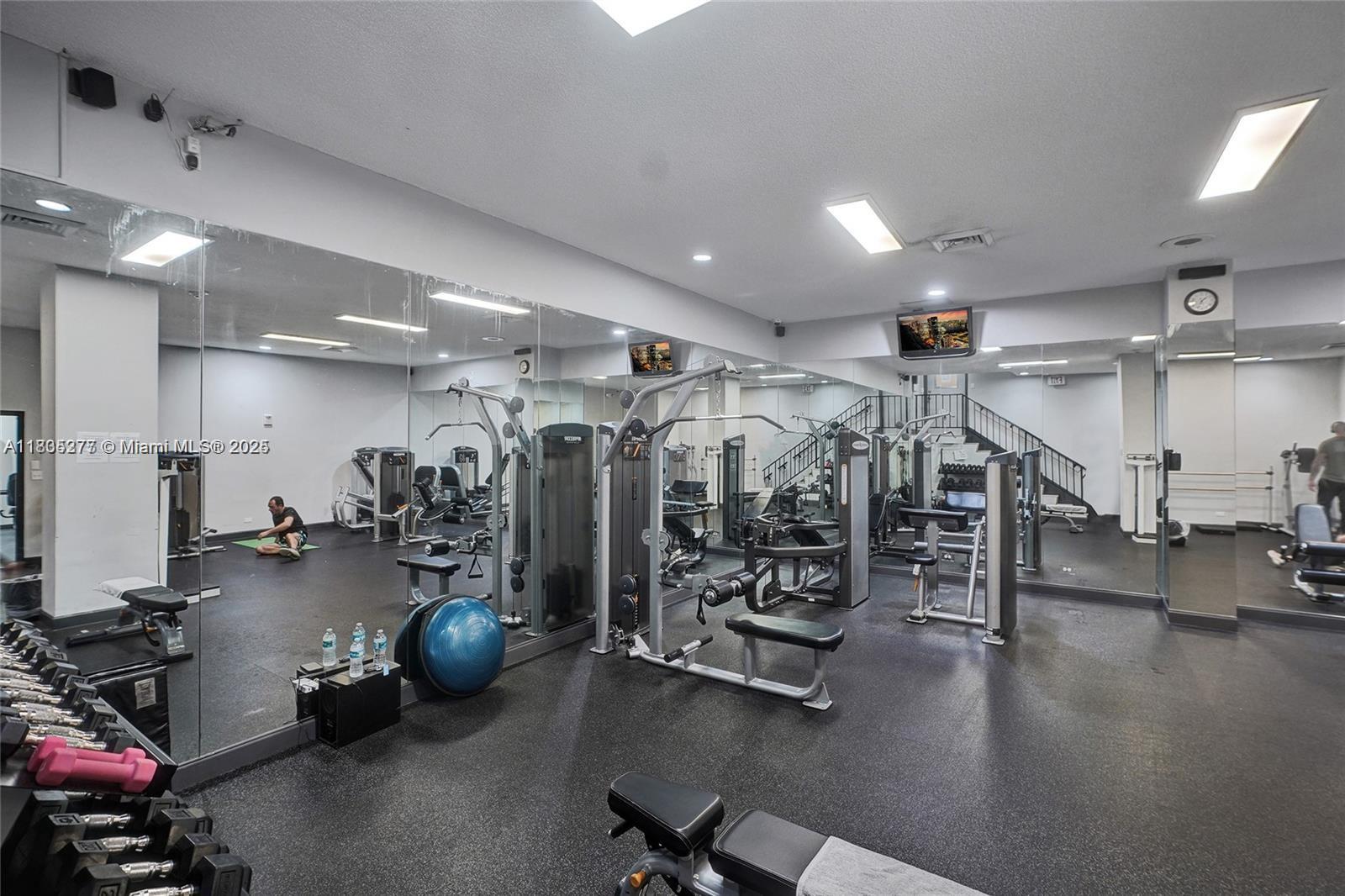 See details 415 1 / 2 943 sq. ft. $ 2025-07-28 0 Photo