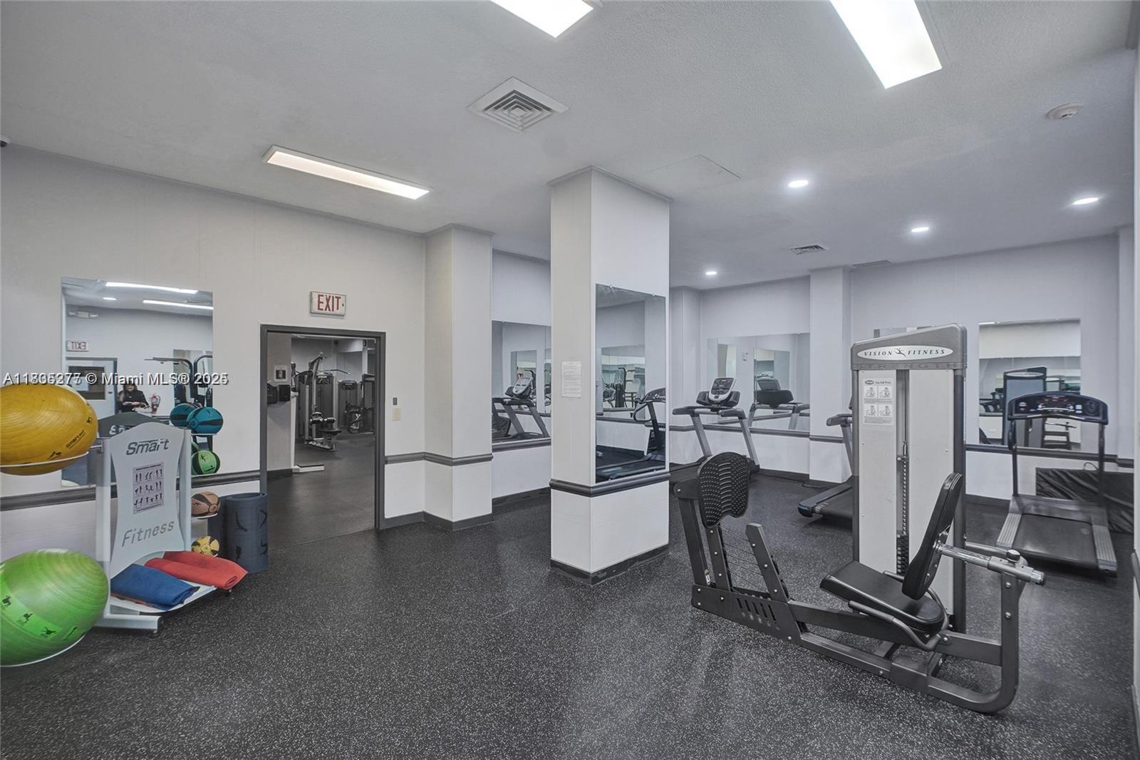 See details 415 1 / 2 943 sq. ft. $ 2025-07-28 0 Photo