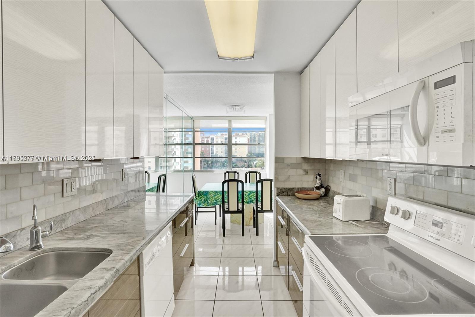 See details 415 1 / 2 943 sq. ft. $ 2025-07-28 0 Photo