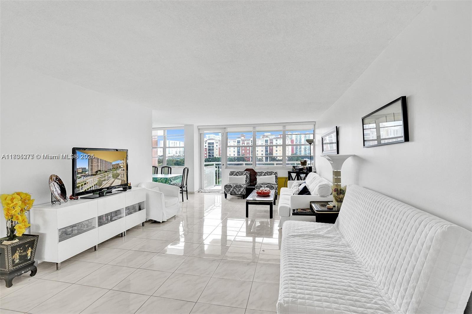 See details 415 1 / 2 943 sq. ft. $ 2025-07-28 0 Photo