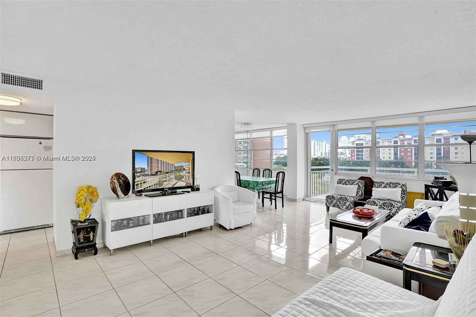 See details 415 1 / 2 943 sq. ft. $ 2025-07-28 0 Photo