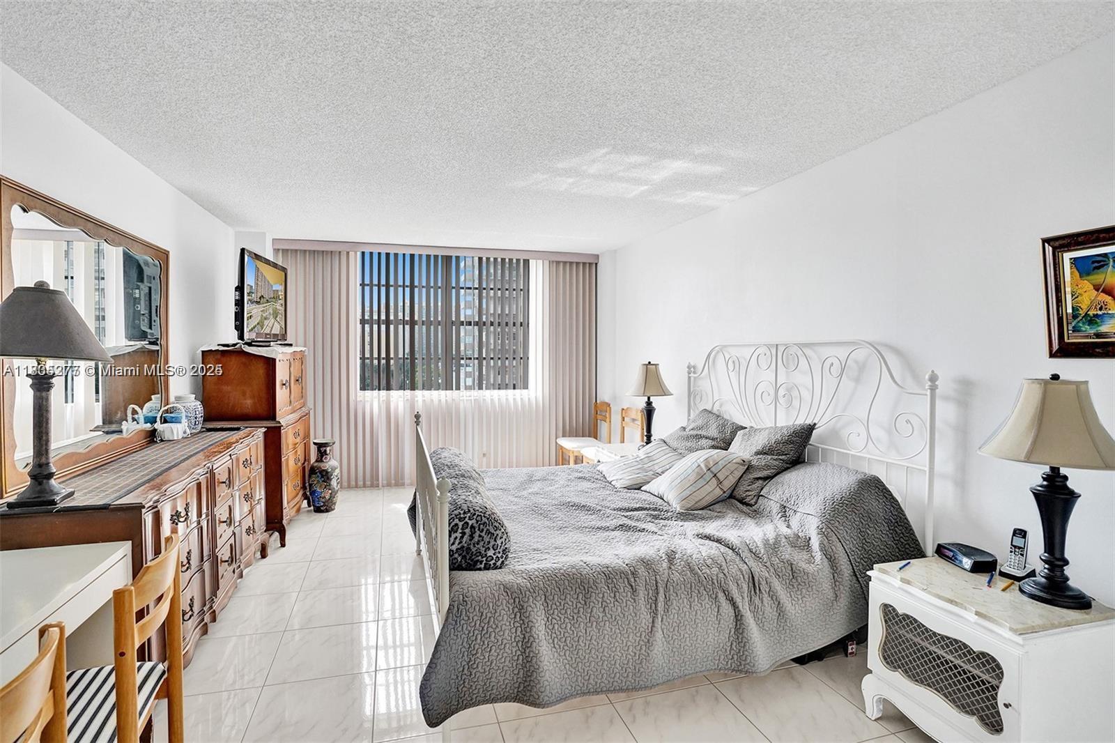 See details 415 1 / 2 943 sq. ft. $ 2025-07-28 0 Photo