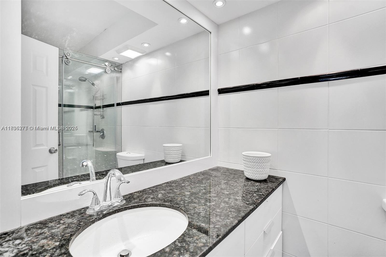 See details 415 1 / 2 943 sq. ft. $ 2025-07-28 0 Photo