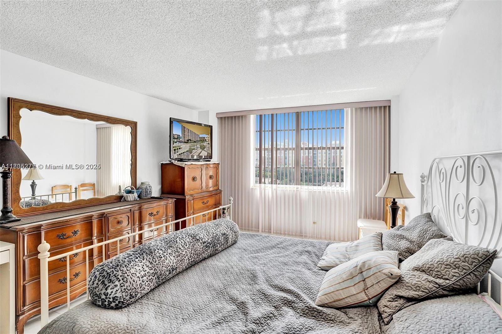 See details 415 1 / 2 943 sq. ft. $ 2025-07-28 0 Photo