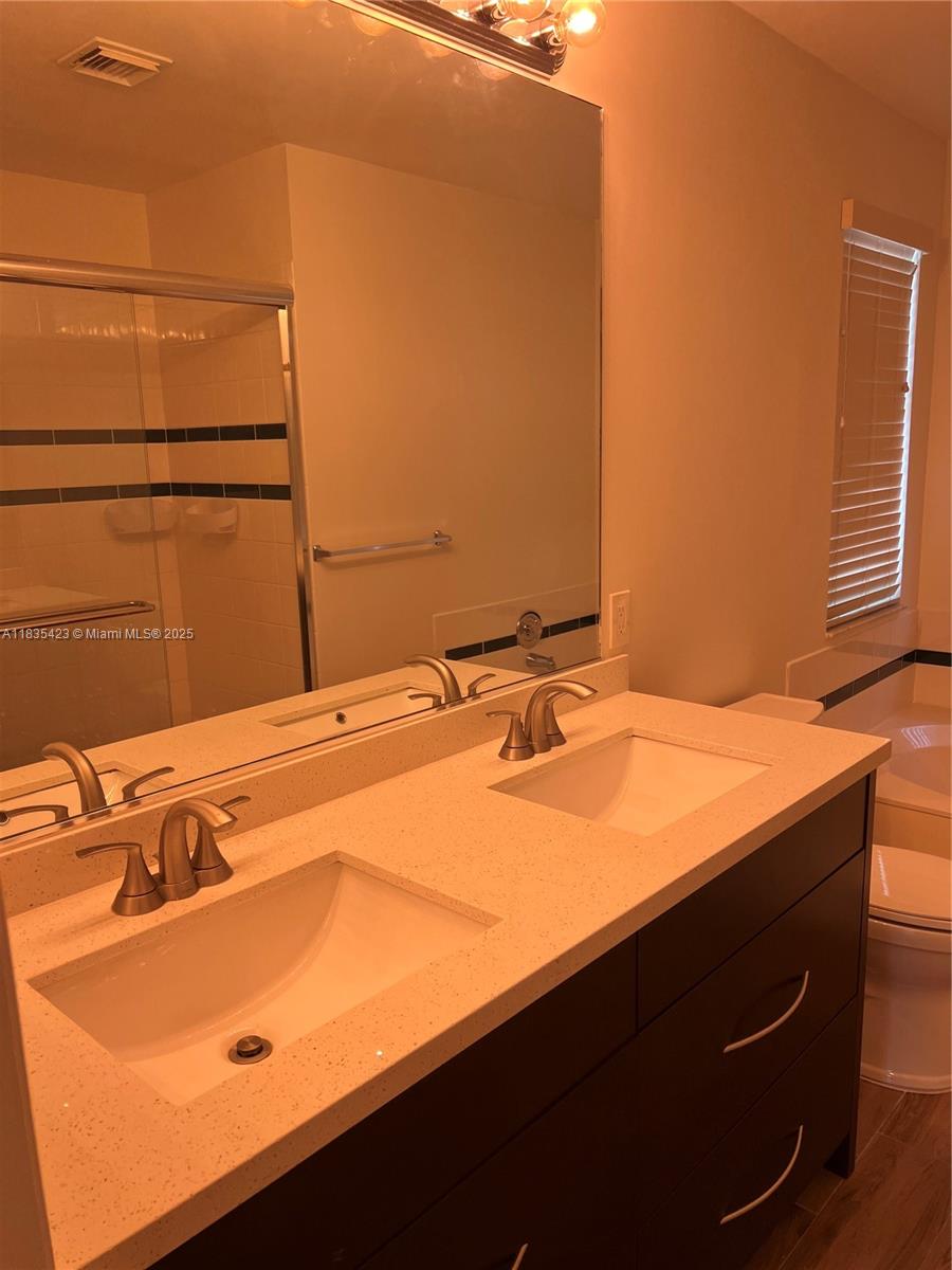 Photo of 1135 Pin Oak St  (1135), Hollywood, Florida, 33019 - 