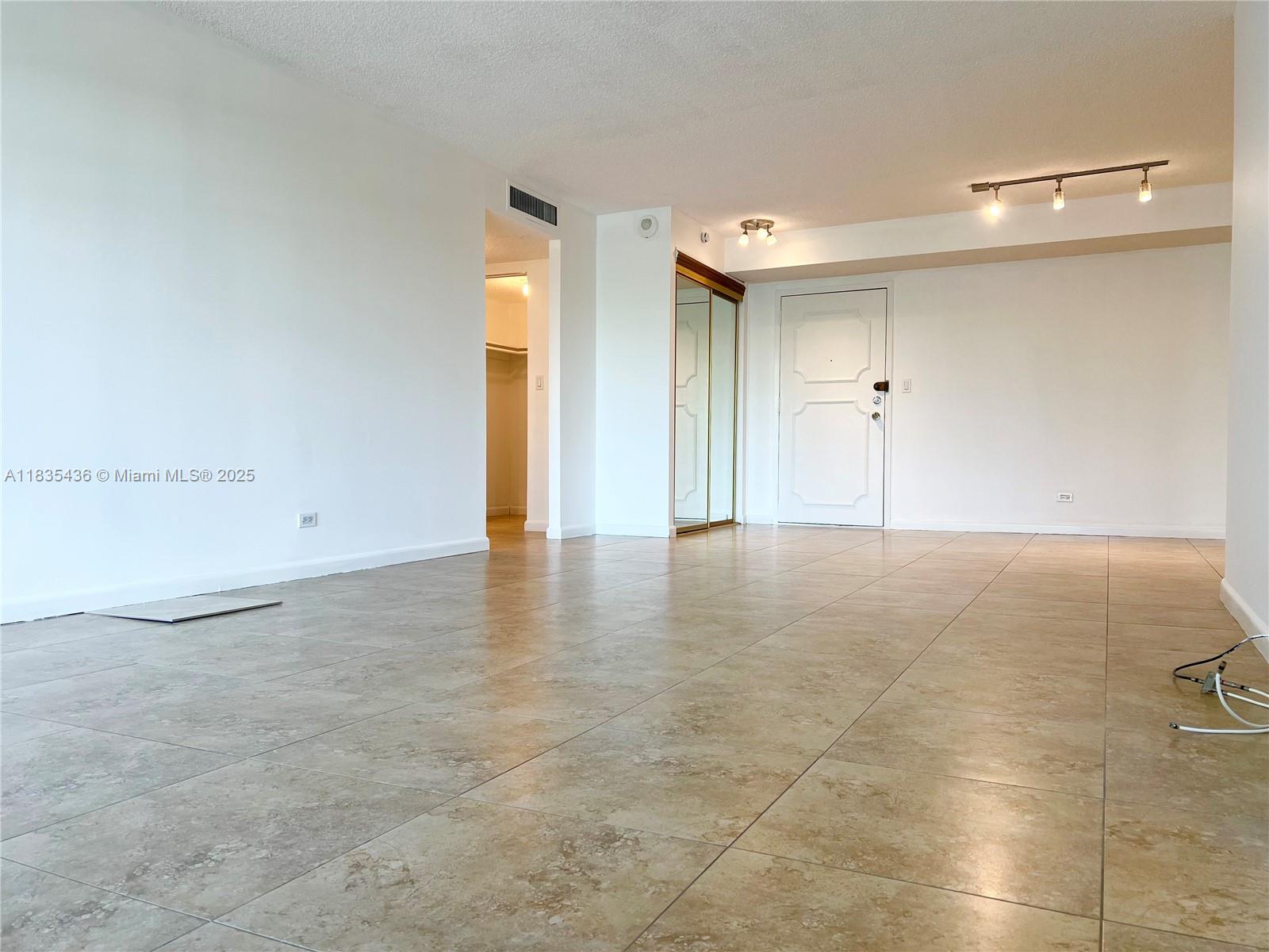 See details M01 2 / 2 1286 sq. ft. $ 2025-07-07 0 Photo
