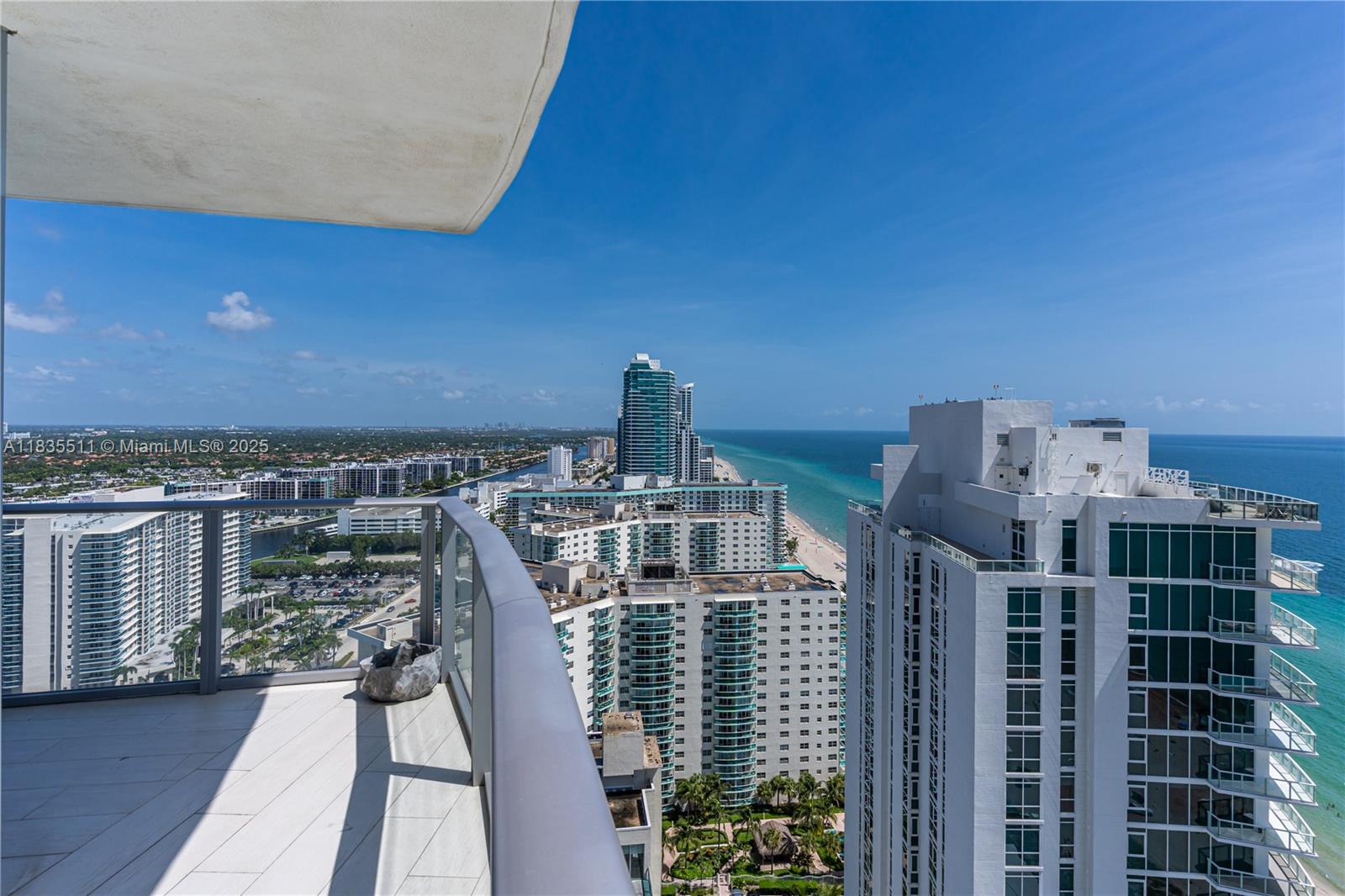 See details 2302 2 / 2 1145 sq. ft. $ 2025-07-07 0 Photo