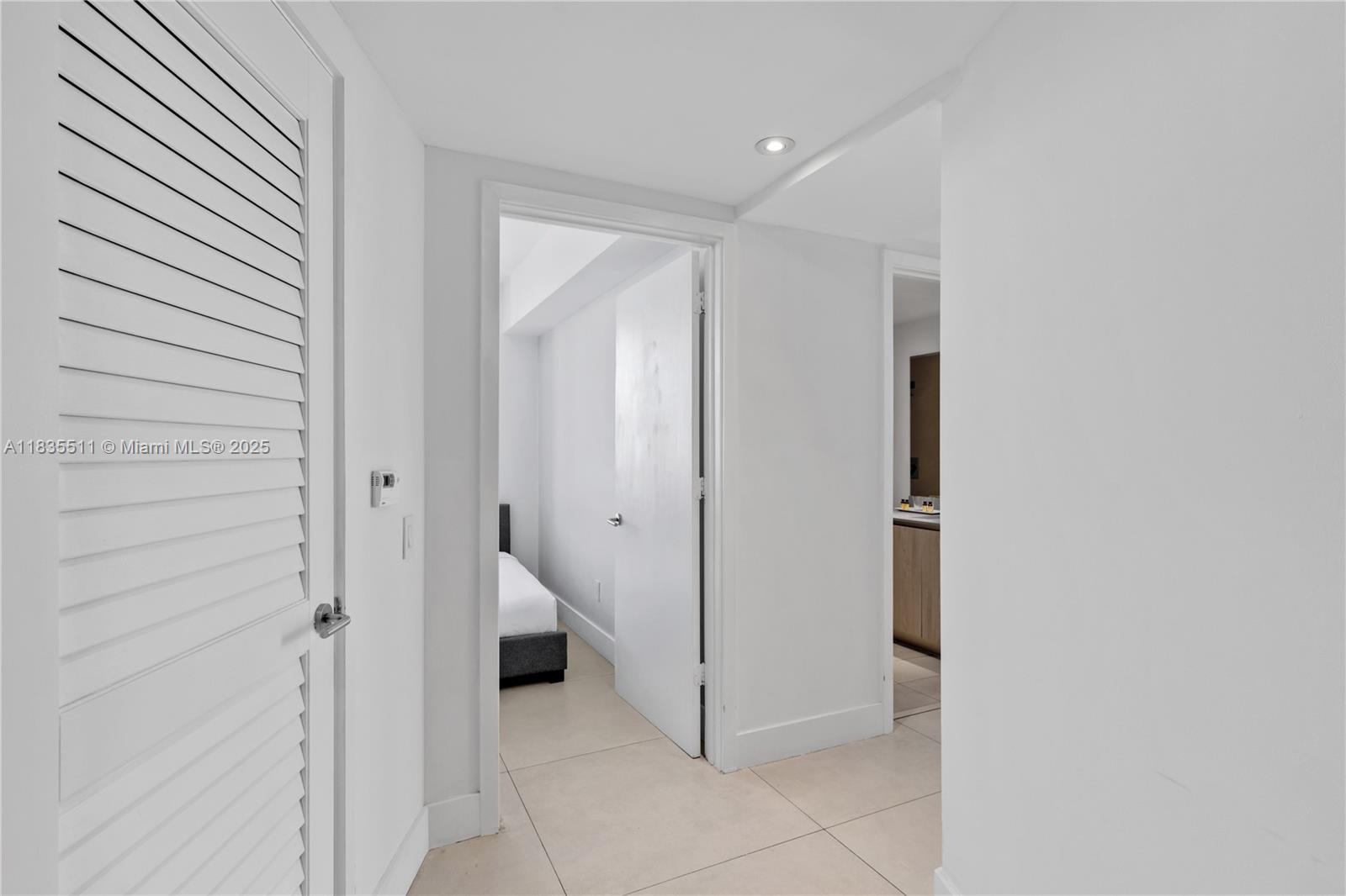 See details 2302 2 / 2 1145 sq. ft. $ 2025-07-07 0 Photo