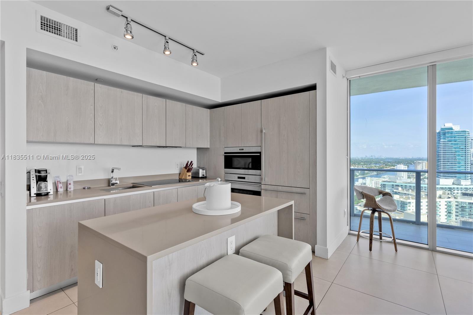 See details 2302 2 / 2 1145 sq. ft. $ 2025-07-07 0 Photo