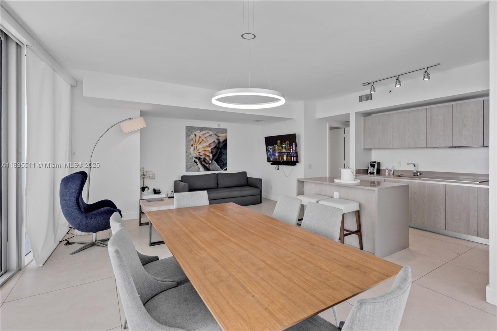 See details 2302 2 / 2 1145 sq. ft. $ 2025-07-07 0 Photo