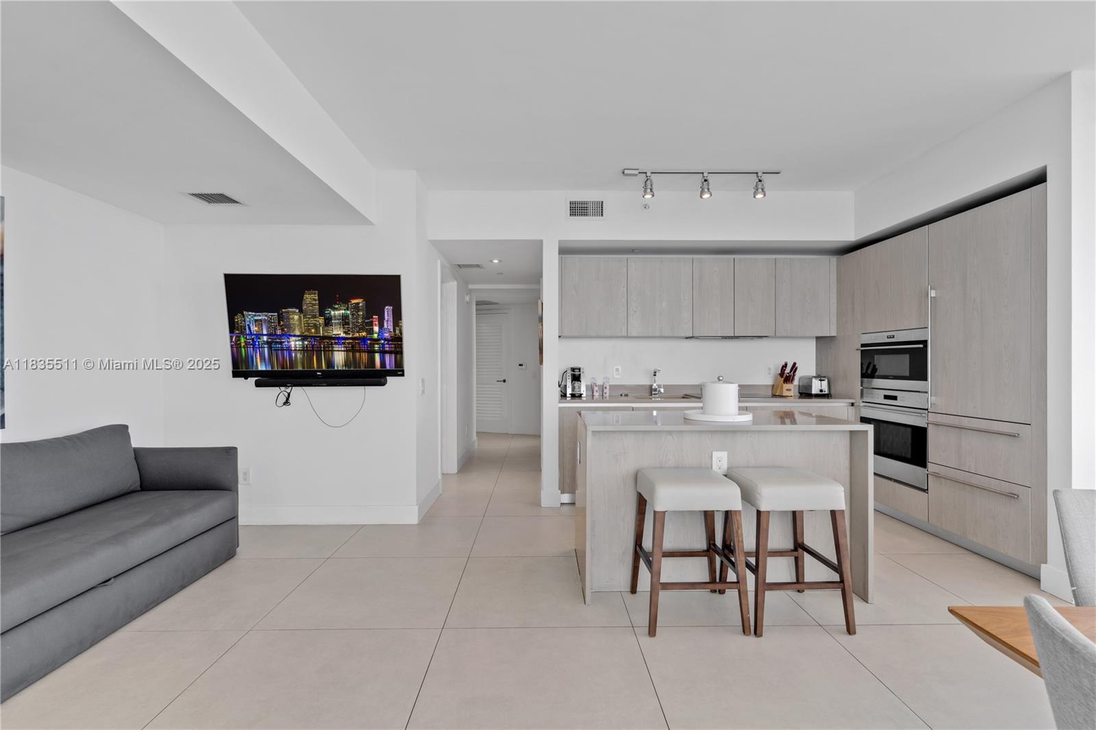 See details 2302 2 / 2 1145 sq. ft. $ 2025-07-07 0 Photo