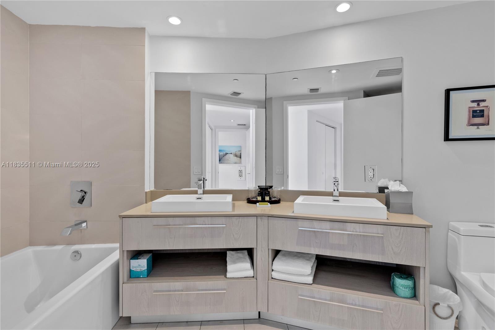 See details 2302 2 / 2 1145 sq. ft. $ 2025-07-07 0 Photo