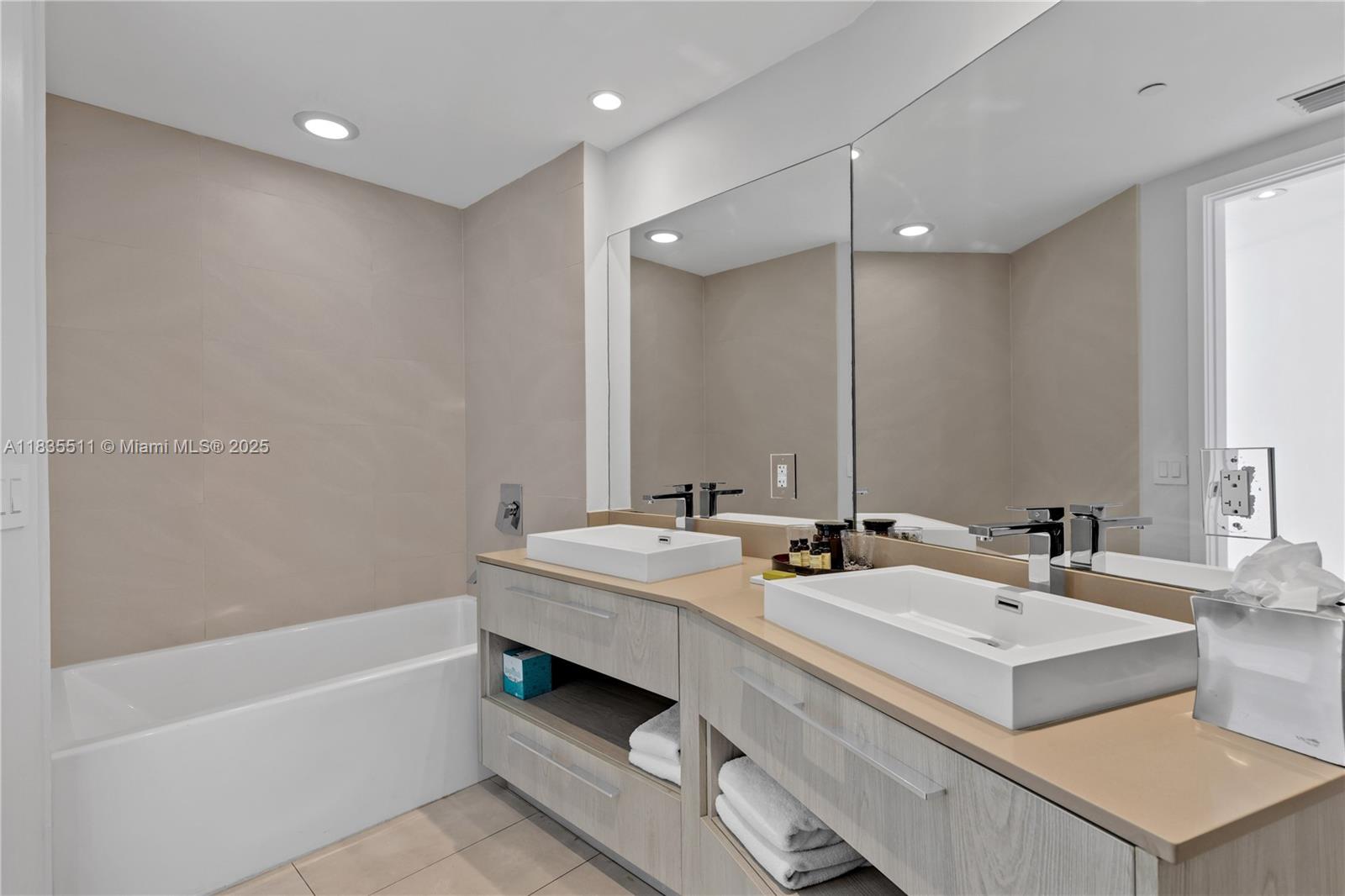 See details 2302 2 / 2 1145 sq. ft. $ 2025-07-07 0 Photo