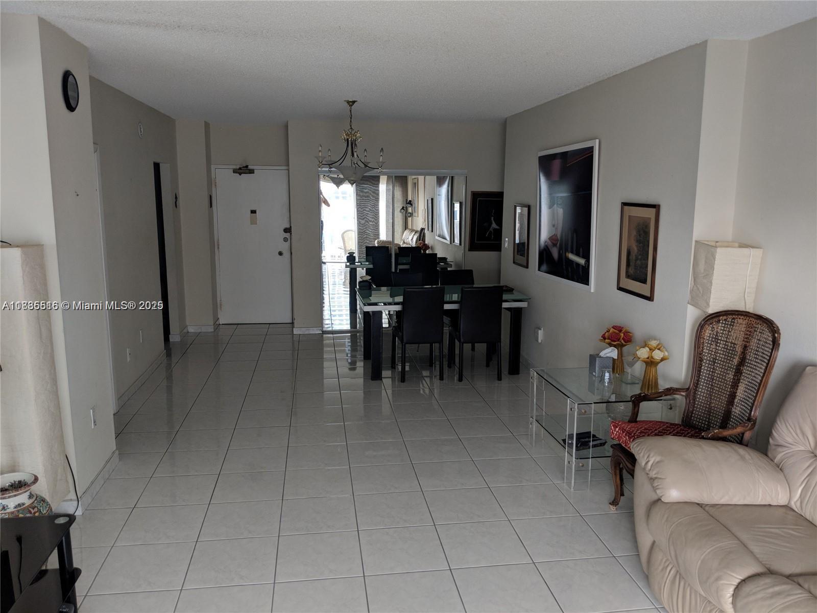 See details 15C 1 / 2 870 sq. ft. $ 2025-07-07 0 Photo