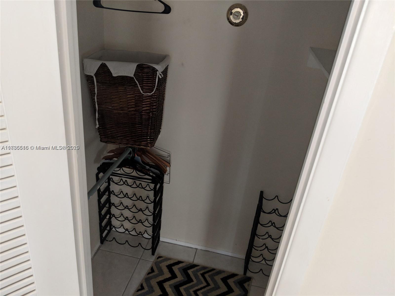See details 15C 1 / 2 870 sq. ft. $ 2025-07-07 0 Photo