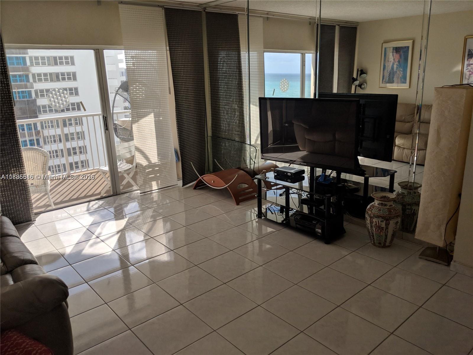 See details 15C 1 / 2 870 sq. ft. $ 2025-07-07 0 Photo