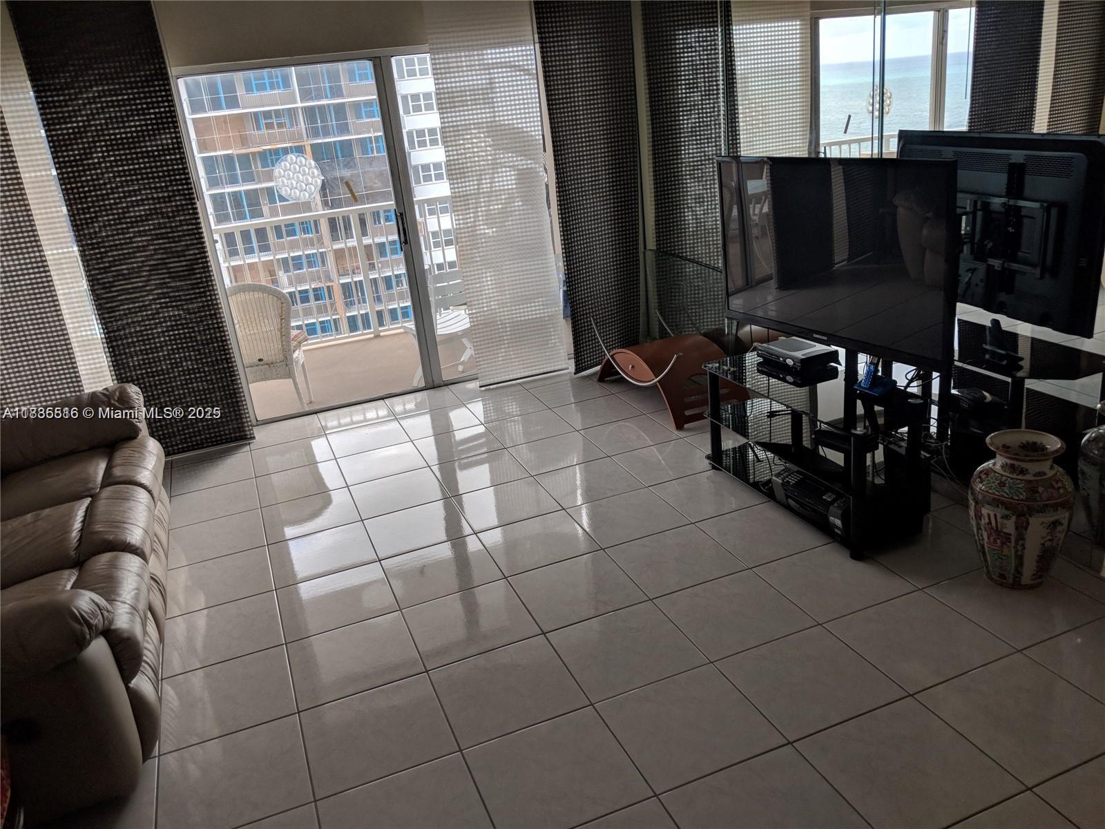 See details 15C 1 / 2 870 sq. ft. $ 2025-07-07 0 Photo