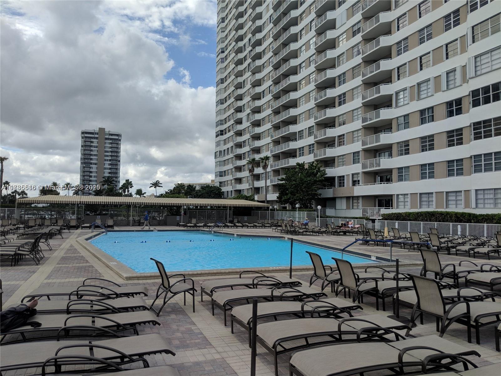 See details 15C 1 / 2 870 sq. ft. $ 2025-07-07 0 Photo